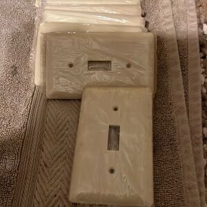 45 single switch switch plates new in plastic with screws cream color bit dusty